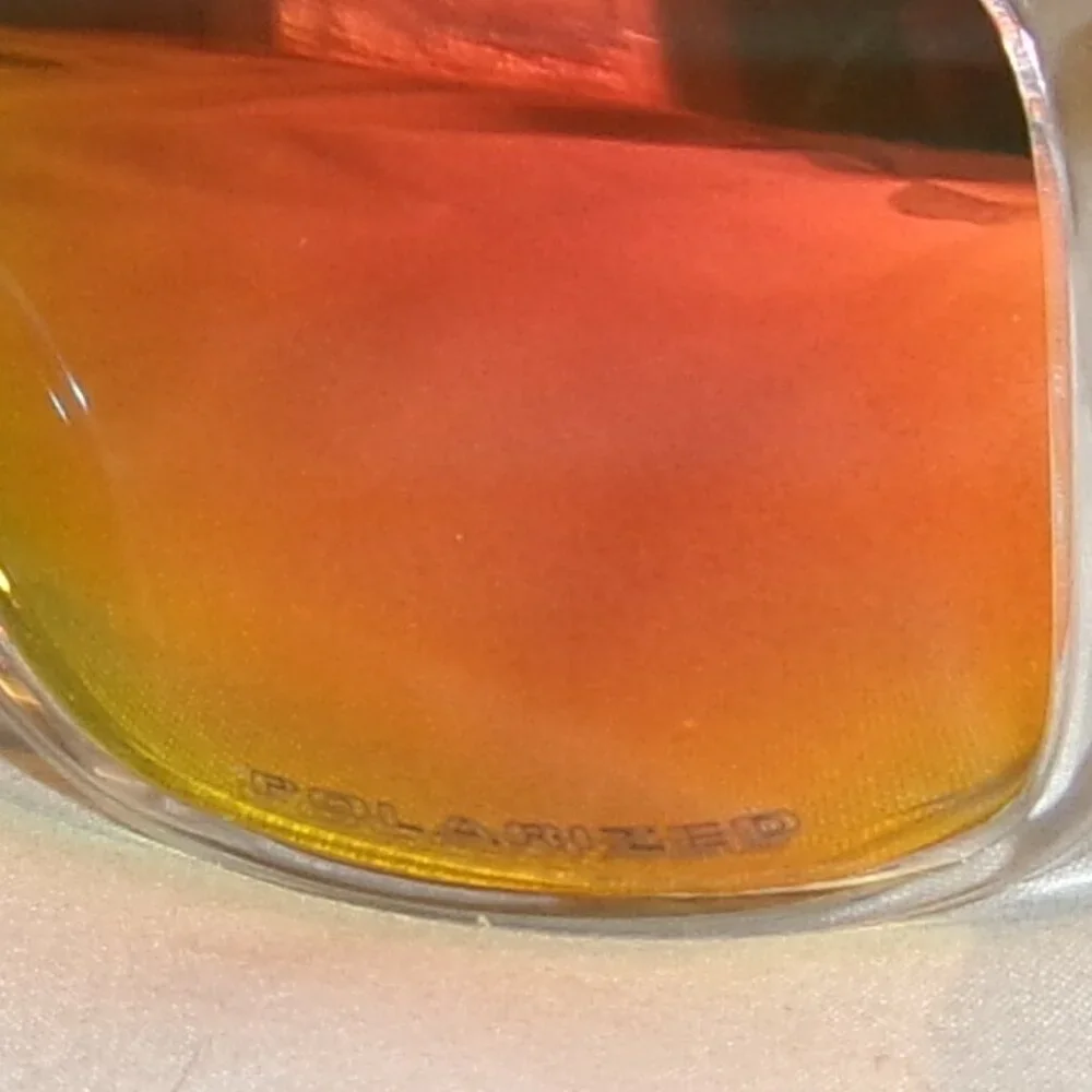 Womens Oakley Sunglasses Red Polarized Lens "LIKE NEW" - Picture 3 of 4